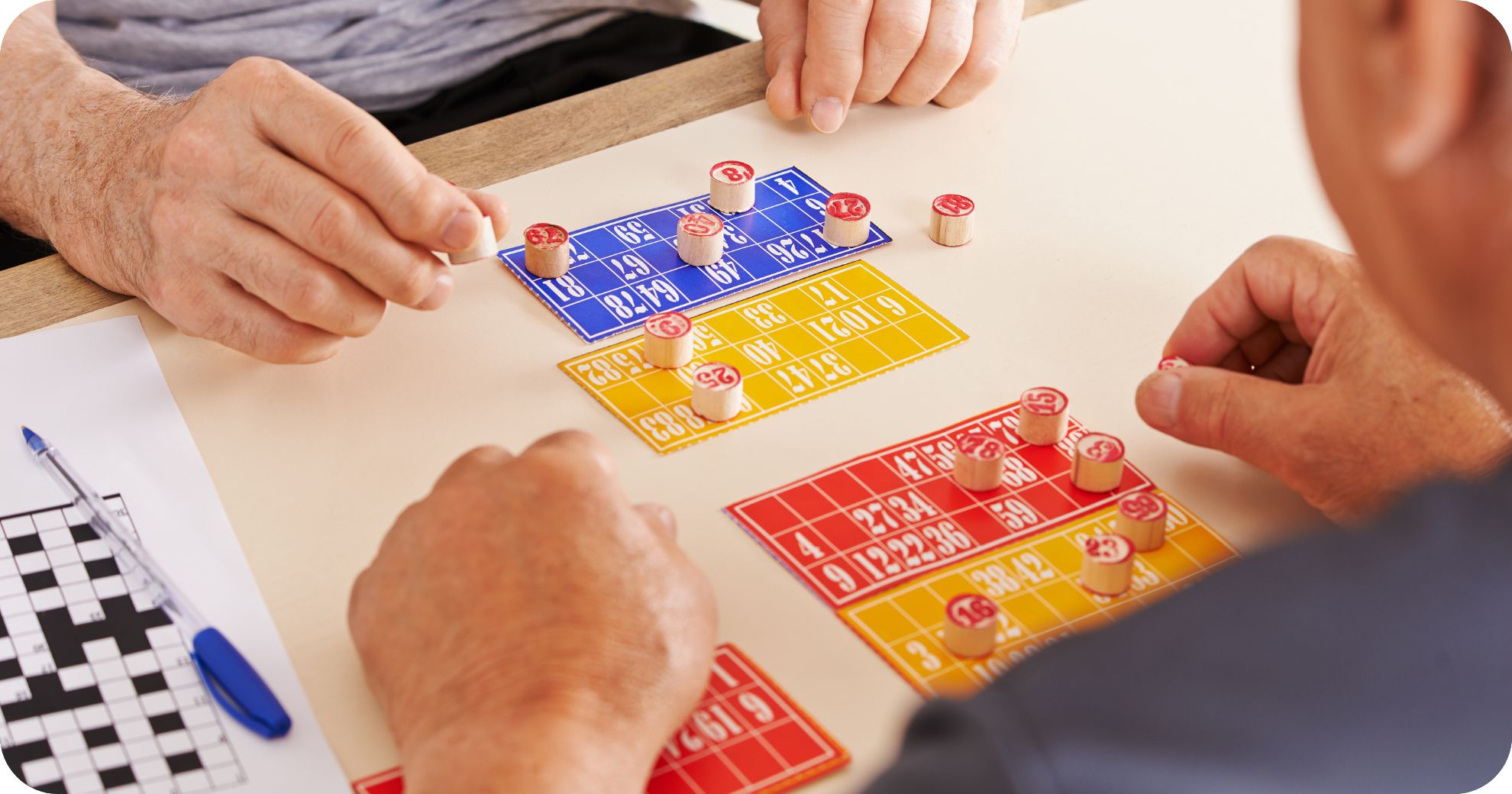 ¿Cómo seguir el ritmo de varios cartones de bingo simultáneos?