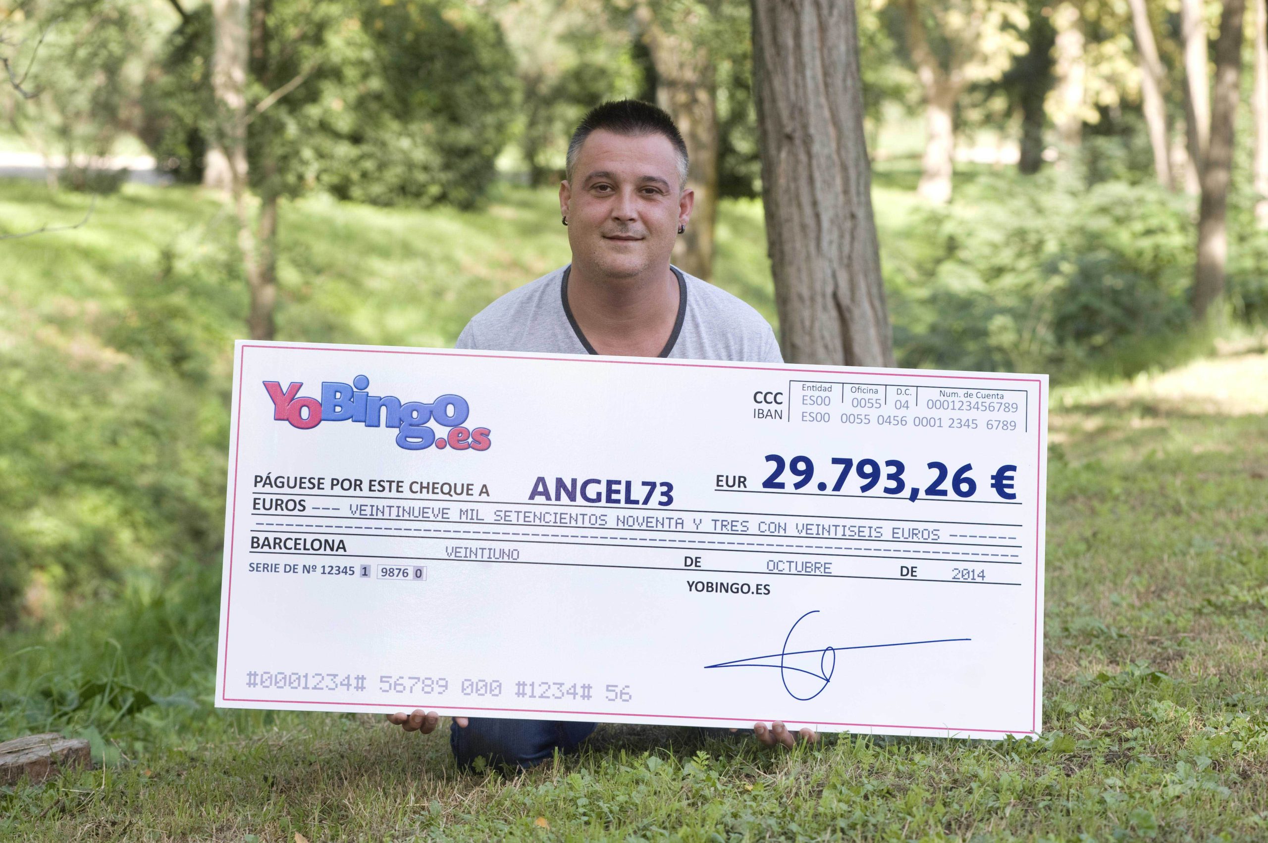 ANGEL73 recibió el cheque con los 29.793,26€ del premio